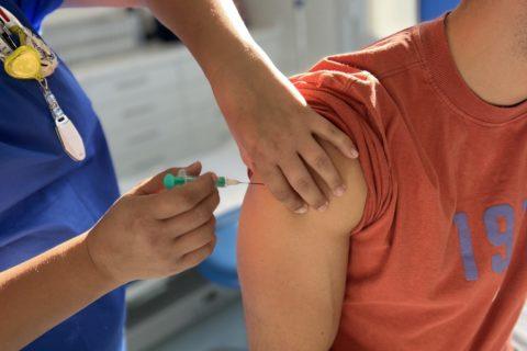 Vaccination of a patient by a doctor specializing in travel medicine at the Centre médical Gare de Renens