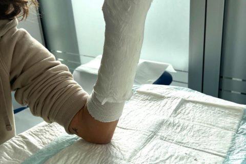 Platre-leve-lumineux-scaled Chirurgien orthopédiste et traumatologue au Centre médical Gare de Renens